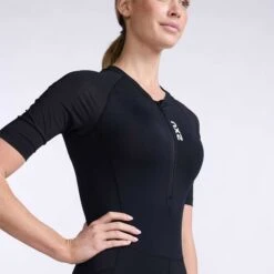 2XU Core Short Sleeve Trisuit Black White Women -Flow Stroke Sales 2x wt7042d blk.wht 005