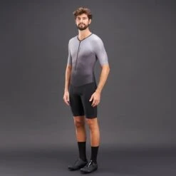 Finisseur Pro Gradient Short Sleeve Trisuit Black White -Flow Stroke Sales fns t301ss2001 02 102